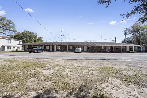 321 Rodenberg Ave, Biloxi, MS 39531