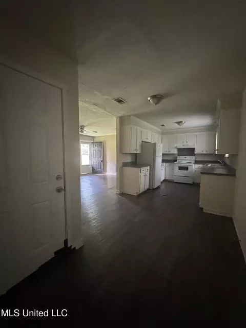 Entry Way - 1010 Deryll St, Jackson, MS 39212 photo 1 of 1