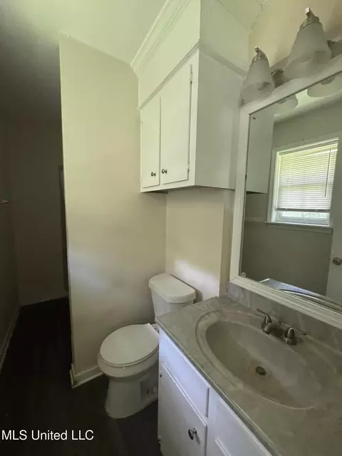 Bath - 1010 Deryll St, Jackson, MS 39212 photo 2 of 2