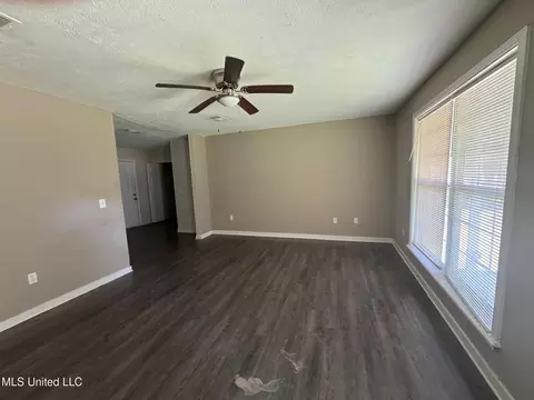 Living - 1010 Deryll St, Jackson, MS 39212 photo 1 of 2