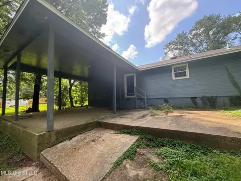 Exterior - 1010 Deryll St, Jackson, MS 39212 photo 2 of 2