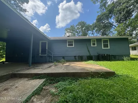 Exterior - 1010 Deryll St, Jackson, MS 39212 photo 1 of 2