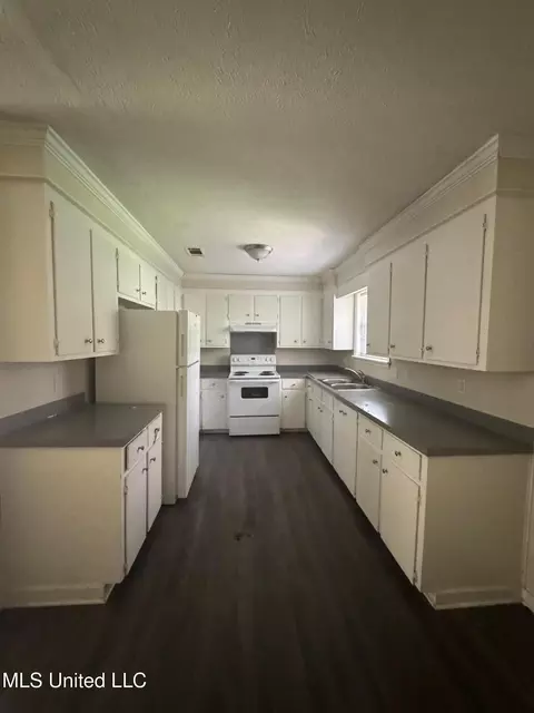 Kitchen - 1010 Deryll St, Jackson, MS 39212 photo 1 of 1