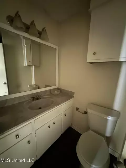 Bath - 1010 Deryll St, Jackson, MS 39212 photo 1 of 2