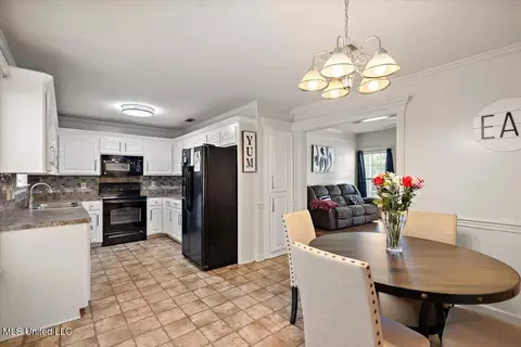 Kitchen - 100 Torrence Cv, Byram, MS 39272 photo 1 of 2