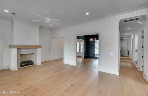 Living - 425 Whittington Cir, Madison, MS 39110 photo 1 of 2