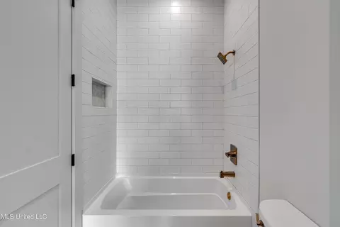 Bath - 425 Whittington Cir, Madison, MS 39110 photo 5 of 8