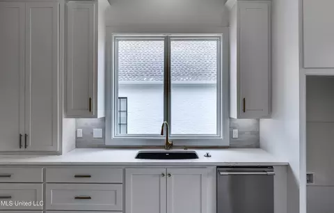 Kitchen - 425 Whittington Cir, Madison, MS 39110 photo 1 of 3