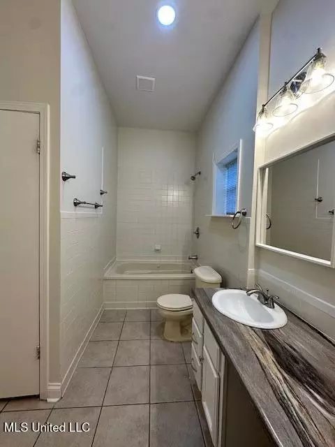 Bath - 3617 Kennebrew Rd, Jackson, MS 39209 photo 3 of 5