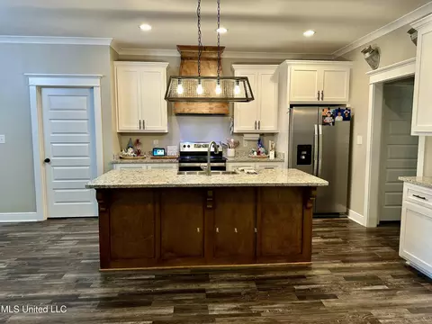 Kitchen - 129 Sandra Parker Dr, Lucedale, MS 39452 photo 4 of 4