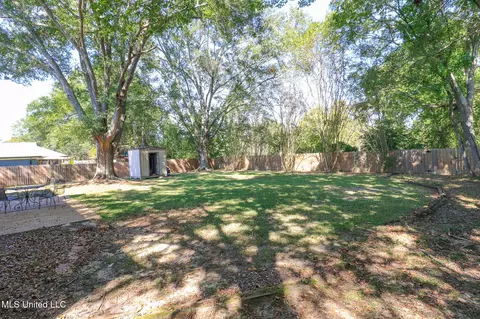 Exterior - 136 Westlake Dr, Brandon, MS 39047 photo 4 of 6