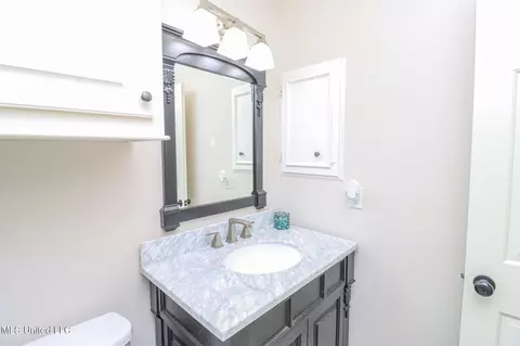 Bath - 136 Westlake Dr, Brandon, MS 39047 photo 1 of 8