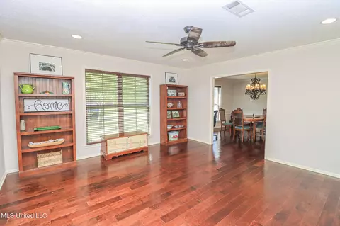Living - 136 Westlake Dr, Brandon, MS 39047 photo 1 of 8
