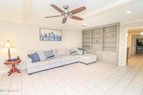 Living - 136 Westlake Dr, Brandon, MS 39047 photo 6 of 8
