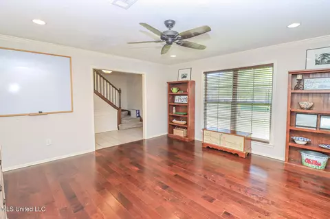 Living - 136 Westlake Dr, Brandon, MS 39047 photo 3 of 8