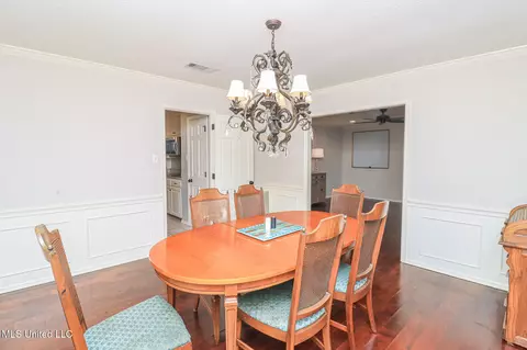 Dining - 136 Westlake Dr, Brandon, MS 39047 photo 2 of 3