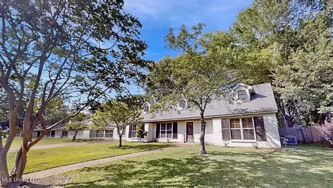 136 Westlake Dr, Brandon, MS 39047
