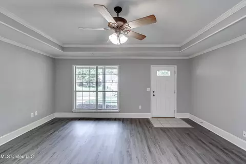 Living - 154 Chestnut Dr, Brandon, MS 39047 photo 6 of 6