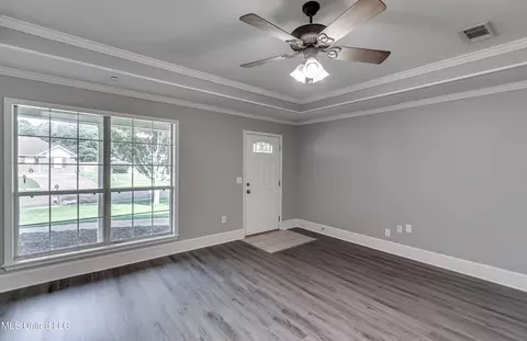 Living - 154 Chestnut Dr, Brandon, MS 39047 photo 4 of 6