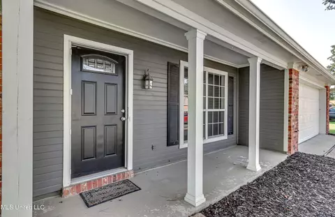 Exterior - 154 Chestnut Dr, Brandon, MS 39047 photo 6 of 13