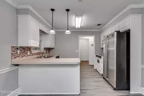 Kitchen - 154 Chestnut Dr, Brandon, MS 39047 photo 1 of 7