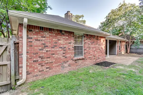 Exterior - 154 Chestnut Dr, Brandon, MS 39047 photo 10 of 13