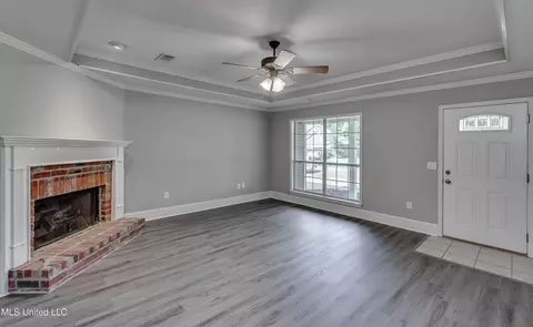 Living - 154 Chestnut Dr, Brandon, MS 39047 photo 3 of 6