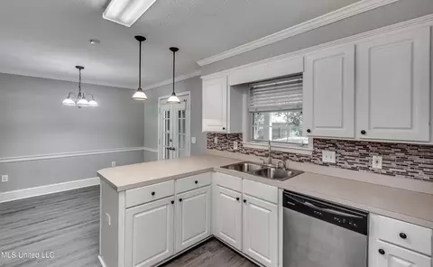 Kitchen - 154 Chestnut Dr, Brandon, MS 39047 photo 7 of 7