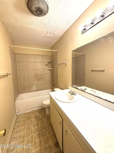Bath - 2698 Key St, Jackson, MS 39212 photo 2 of 2