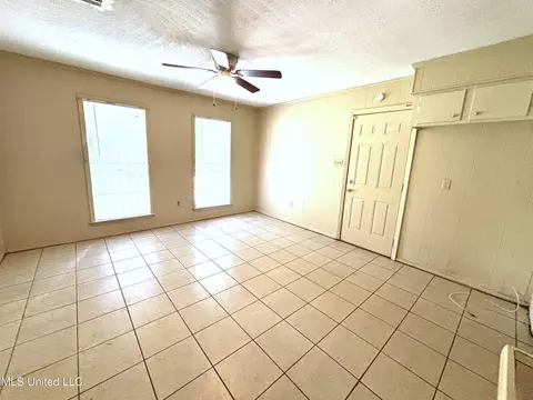 Living - 2698 Key St, Jackson, MS 39212 photo 2 of 2