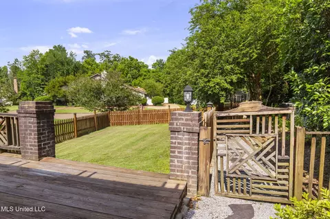 Exterior - 316 Meadow Creek Pl, Jackson, MS 39211 photo 9 of 14