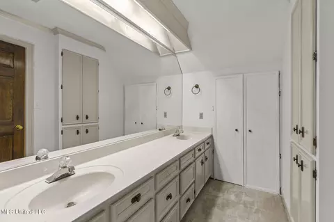 Bath - 316 Meadow Creek Pl, Jackson, MS 39211 photo 3 of 4
