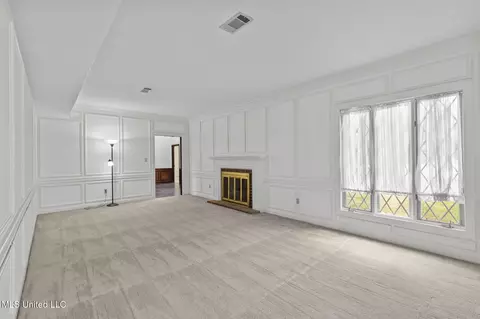 Living - 316 Meadow Creek Pl, Jackson, MS 39211 photo 2 of 7