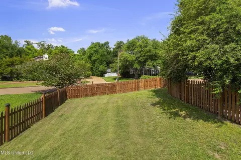 Exterior - 316 Meadow Creek Pl, Jackson, MS 39211 photo 10 of 14