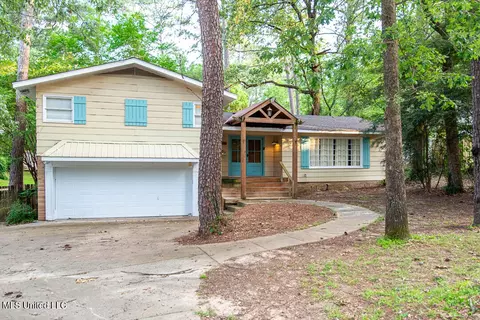 1777 Brecon Dr, Jackson, MS 39211