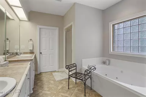Bath - 420 Ashbourn Ct, Madison, MS 39110 photo 2 of 12