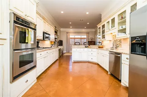 Kitchen - 420 Ashbourn Ct, Madison, MS 39110 photo 3 of 4