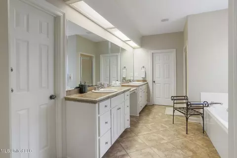 Bath - 420 Ashbourn Ct, Madison, MS 39110 photo 1 of 12