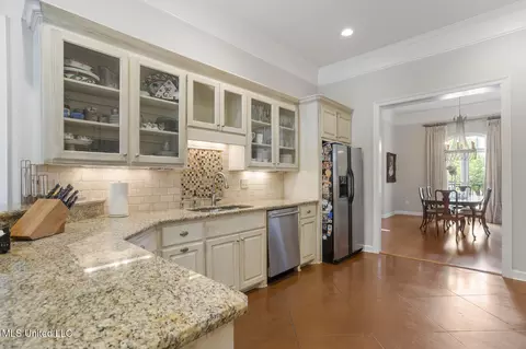 Kitchen - 420 Ashbourn Ct, Madison, MS 39110 photo 4 of 4