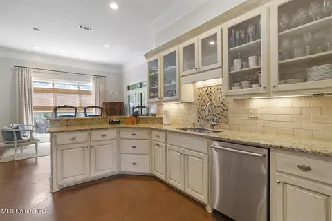 Kitchen - 420 Ashbourn Ct, Madison, MS 39110 photo 1 of 4