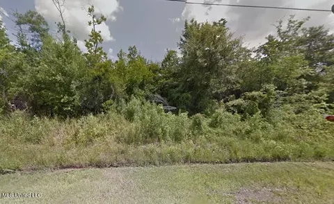 01 Beverly St, Bay Saint Louis, MS 39520