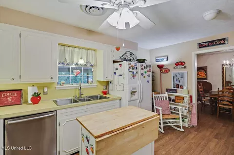 Kitchen - 727 Laney Dr, Clinton, MS 39056 photo 2 of 5