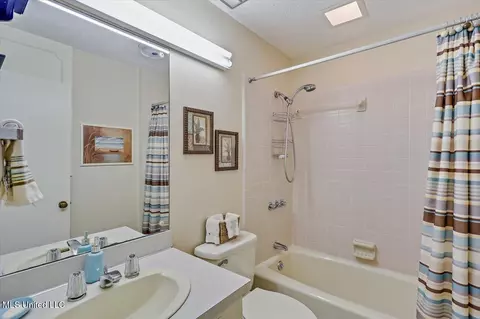 Bath - 727 Laney Dr, Clinton, MS 39056 photo 3 of 4