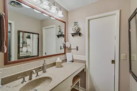 Bath - 727 Laney Dr, Clinton, MS 39056 photo 1 of 4