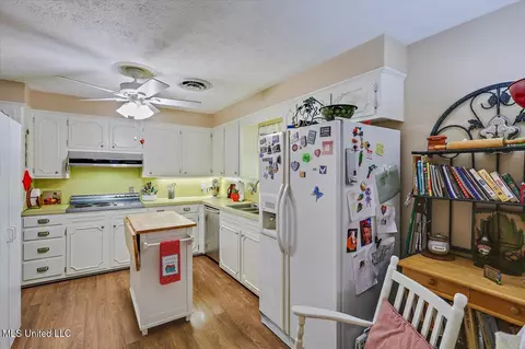 Kitchen - 727 Laney Dr, Clinton, MS 39056 photo 3 of 5