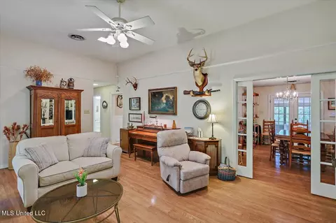 Living - 727 Laney Dr, Clinton, MS 39056 photo 4 of 4