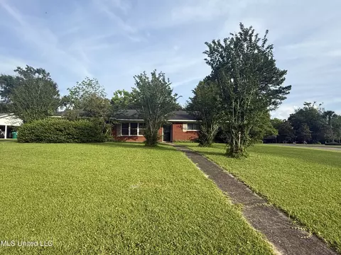 15449 Mimosa Dr, Gulfport, MS 39503
