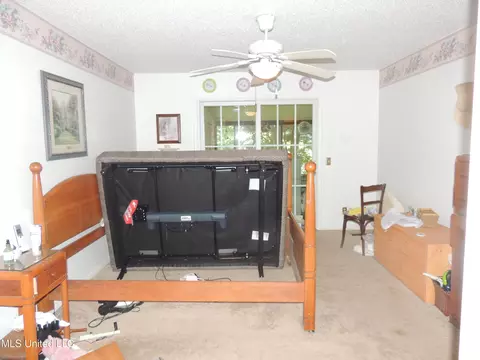 Bedroom - 8671 Bob White Dr, Hernando, MS 38632 photo 2 of 3