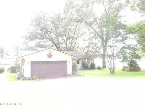 8671 Bob White Dr, Hernando, MS 38632