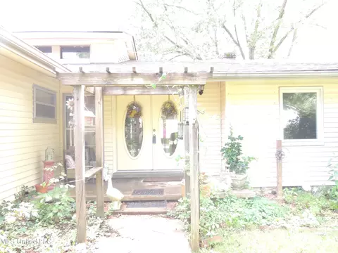 Exterior - 8671 Bob White Dr, Hernando, MS 38632 photo 8 of 18